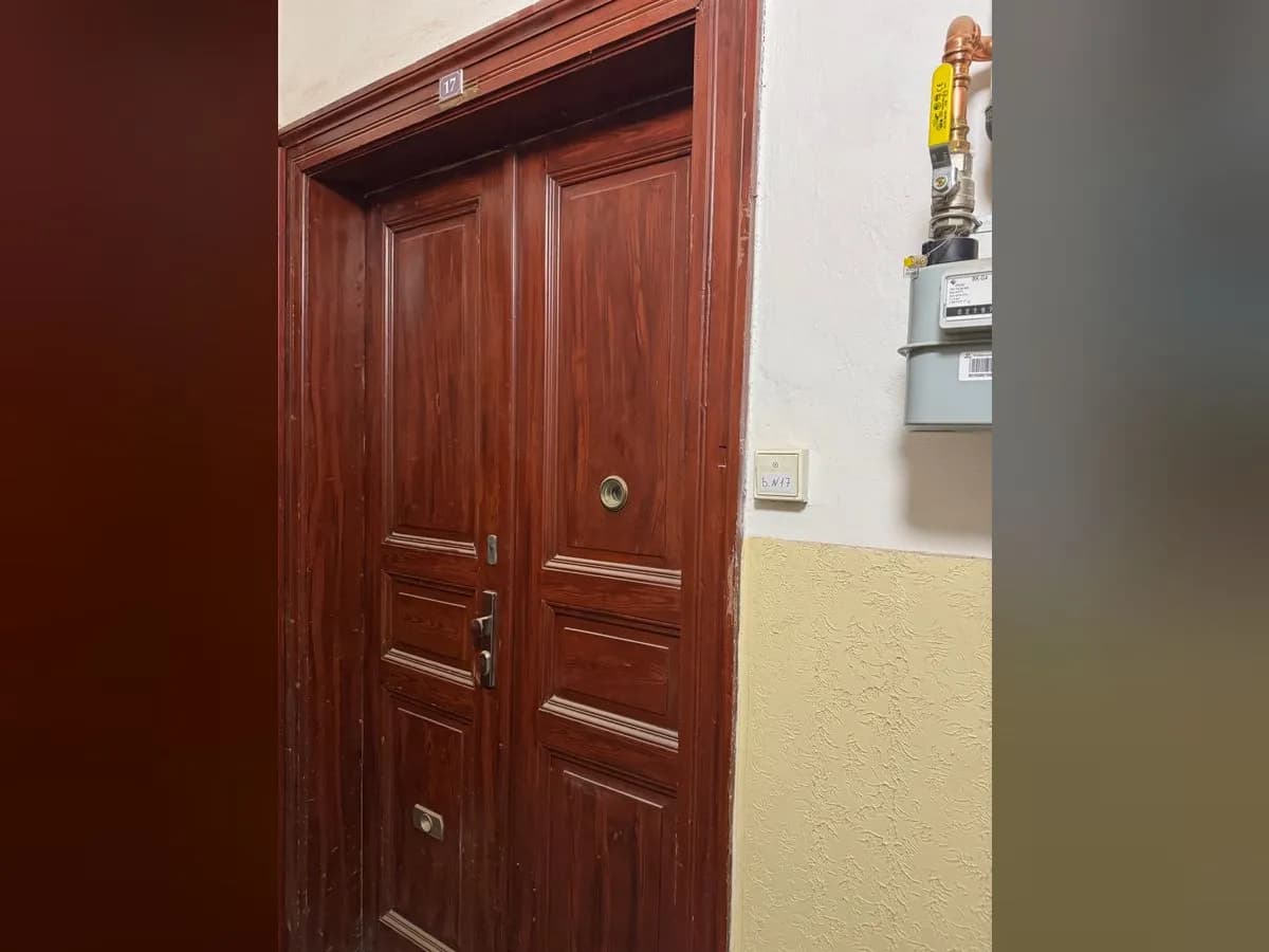 Původní vchodové dveře, podle kterých vznikla replika