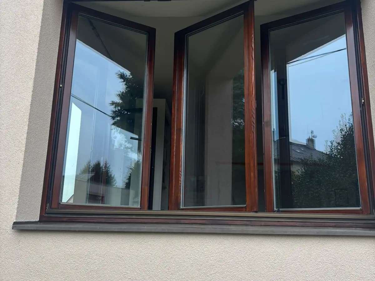 Trojdílné dřevěné eurookno rodinného domu po renovaci