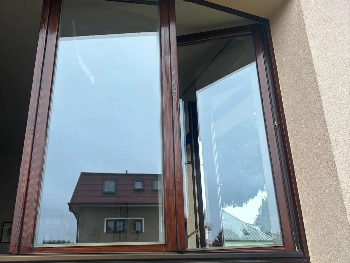 Otevřené křídlo renovovaného eurookna